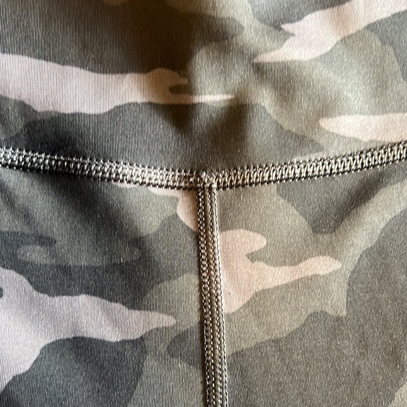 Athleta ultimate camo 7/8 yoga pant running tights size Small - Picture 3 of 3